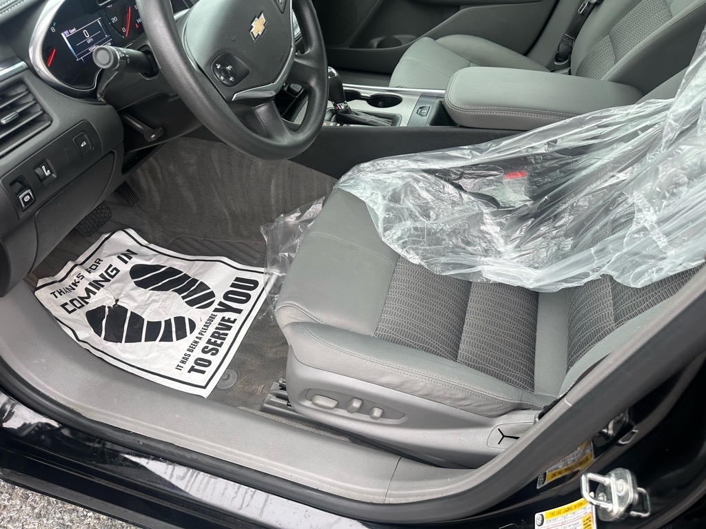 Chevrolet Impala 4dr Sdn LS w/1FL 2017