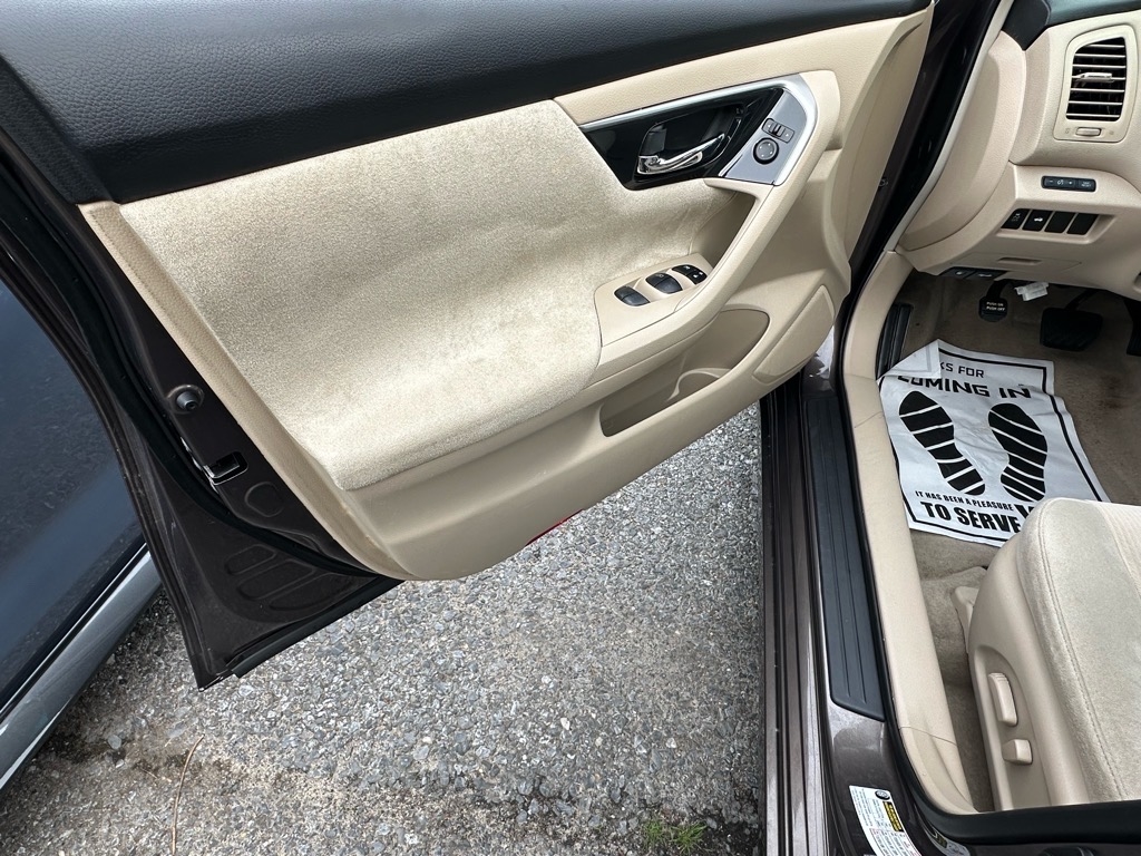 Nissan Altima 4dr Sdn V6 3.5 S 2013 Nissan Altima 4dr Sdn V6 3.5 S 2013