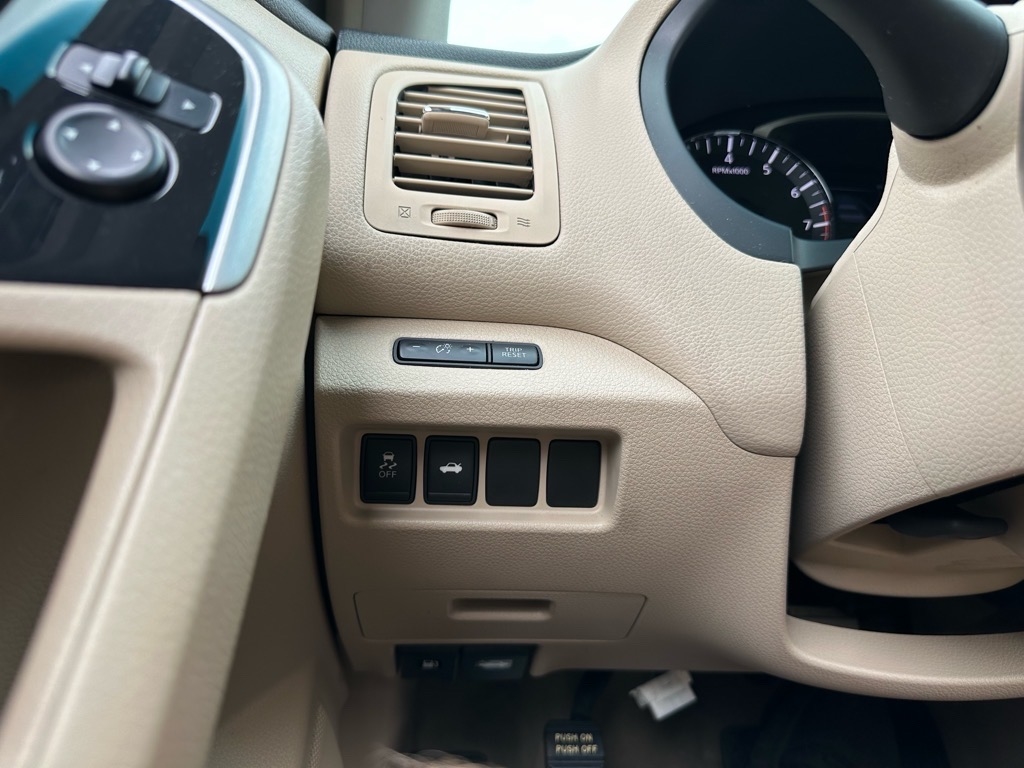 Nissan Altima 4dr Sdn V6 3.5 S 2013 Nissan Altima 4dr Sdn V6 3.5 S 2013