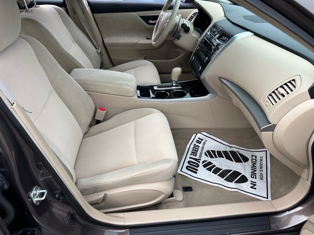 Nissan Altima 4dr Sdn V6 3.5 S 2013 Nissan Altima 4dr Sdn V6 3.5 S 2013