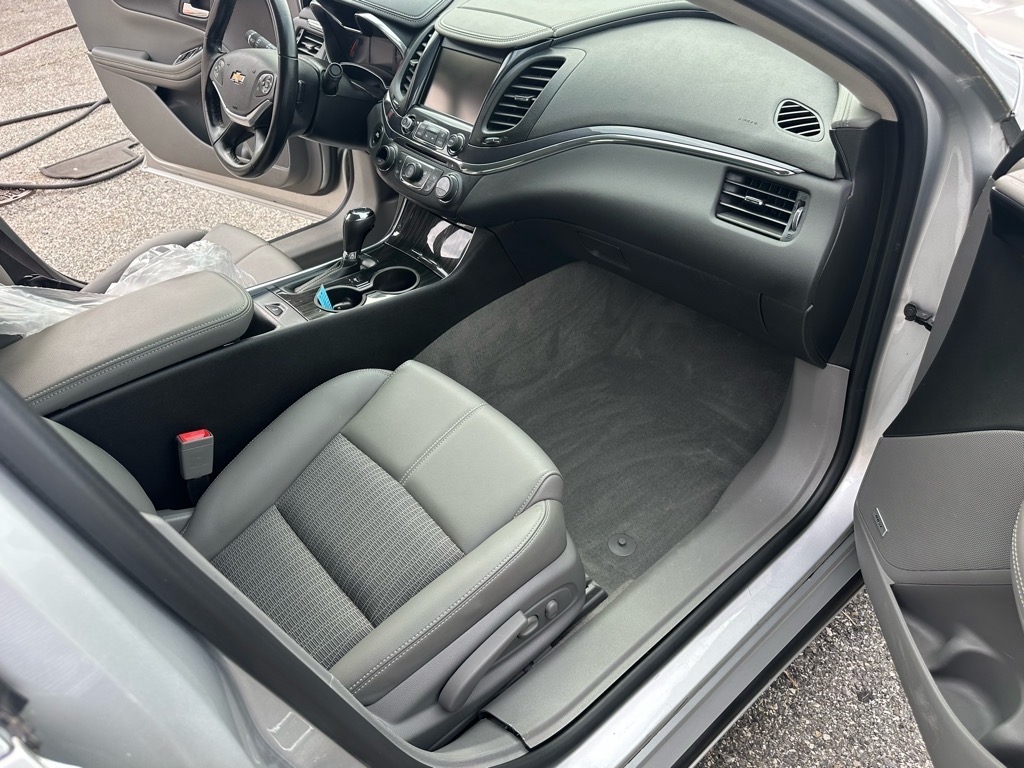 Chevrolet Impala 4dr Sdn LT w/1LT 2018 Chevrolet Impala 4dr Sdn LT w/1LT 2018