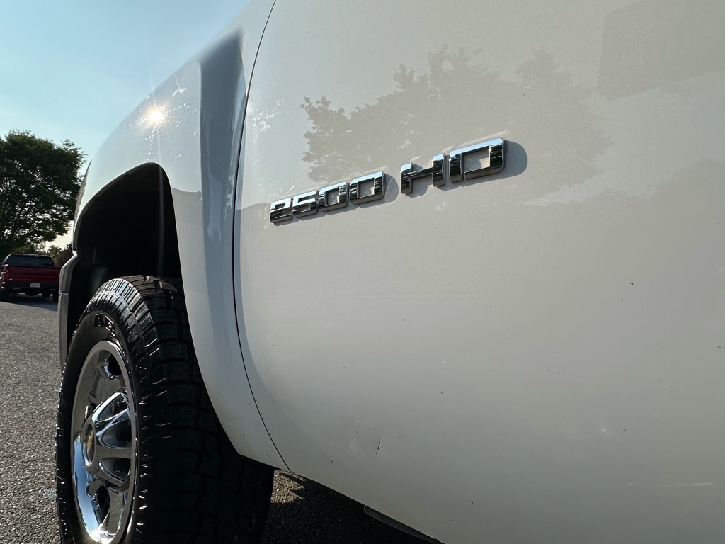 Chevrolet Silverado 2500HD 4WD Reg Cab 133.7" Work Truck 2011 Chevrolet Silverado 2500HD 4WD Reg Cab 133.7" Work Truck 2011