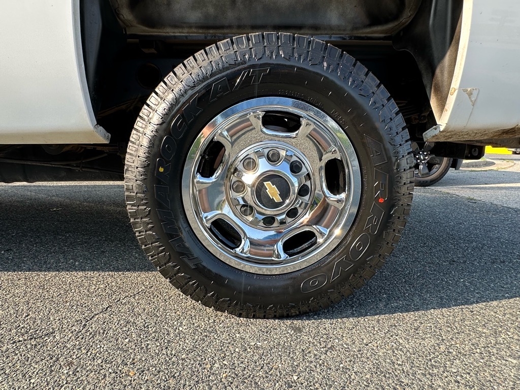 Chevrolet Silverado 2500HD 4WD Reg Cab 133.7" Work Truck 2011 Chevrolet Silverado 2500HD 4WD Reg Cab 133.7" Work Truck 2011