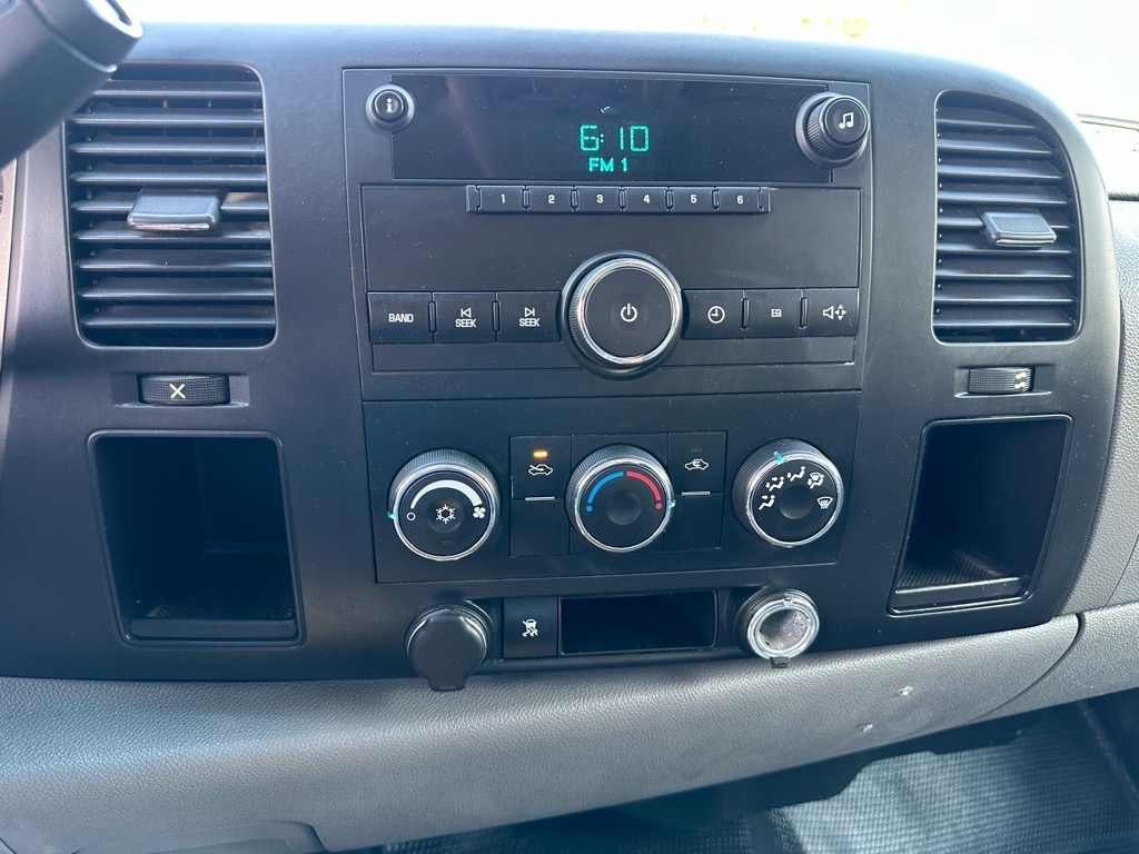 Chevrolet Silverado 2500HD 4WD Reg Cab 133.7" Work Truck 2011 Chevrolet Silverado 2500HD 4WD Reg Cab 133.7" Work Truck 2011