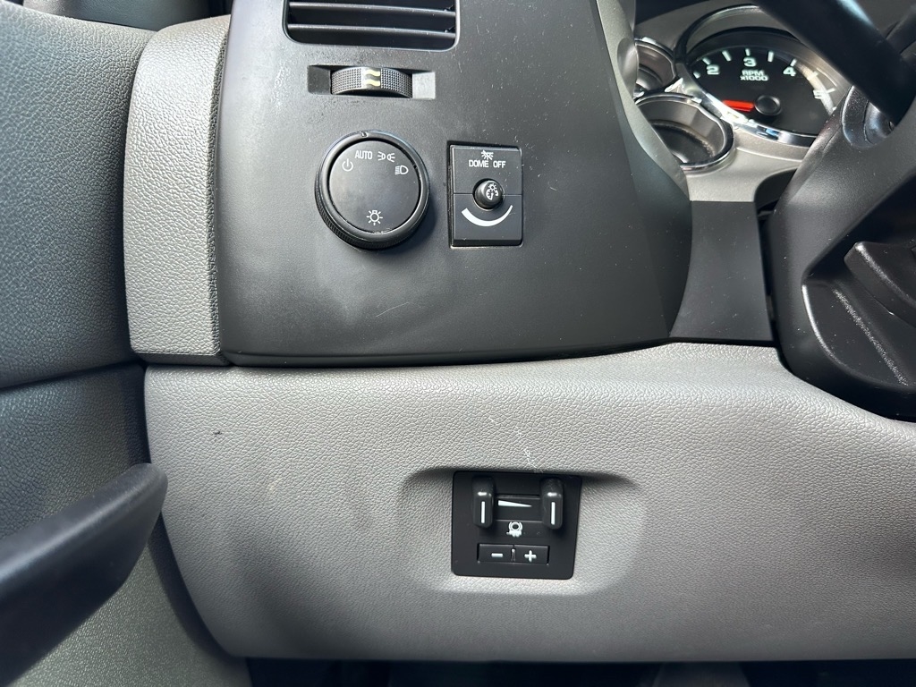 Chevrolet Silverado 2500HD 4WD Reg Cab 133.7" Work Truck 2011 Chevrolet Silverado 2500HD 4WD Reg Cab 133.7" Work Truck 2011