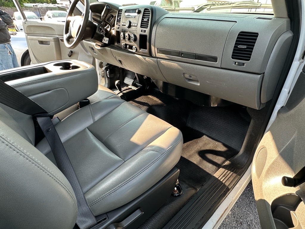 Chevrolet Silverado 2500HD 4WD Reg Cab 133.7" Work Truck 2011 Chevrolet Silverado 2500HD 4WD Reg Cab 133.7" Work Truck 2011