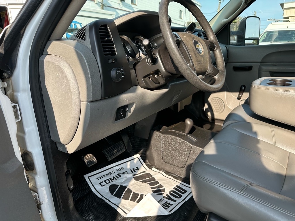 Chevrolet Silverado 2500HD 4WD Reg Cab 133.7" Work Truck 2011 Chevrolet Silverado 2500HD 4WD Reg Cab 133.7" Work Truck 2011