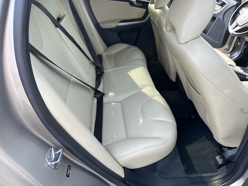 Volvo XC60 AWD 4dr T6 Drive-E 2016 Volvo XC60 AWD 4dr T6 Drive-E 2016