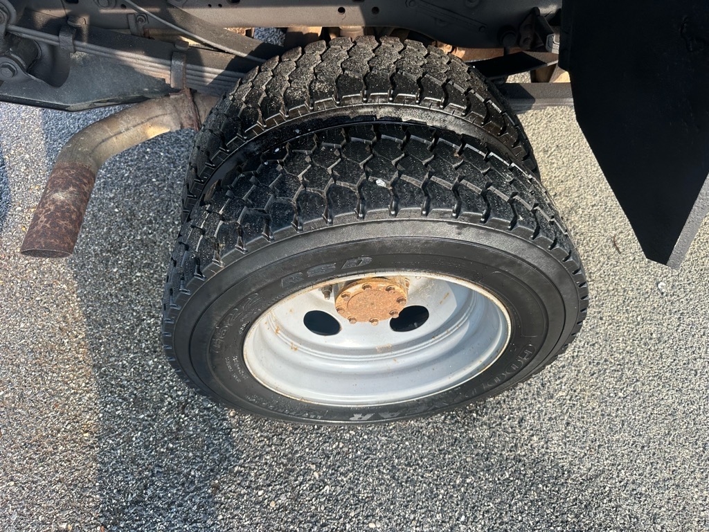 Ford Super Duty F-550 DRW 2WD Reg Cab 141" WB 60" CA XL 2012 Ford Super Duty F-550 DRW 2WD Reg Cab 141" WB 60" CA XL 2012