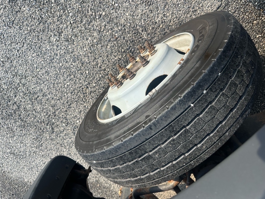 Ford Super Duty F-550 DRW 2WD Reg Cab 141" WB 60" CA XL 2012 Ford Super Duty F-550 DRW 2WD Reg Cab 141" WB 60" CA XL 2012