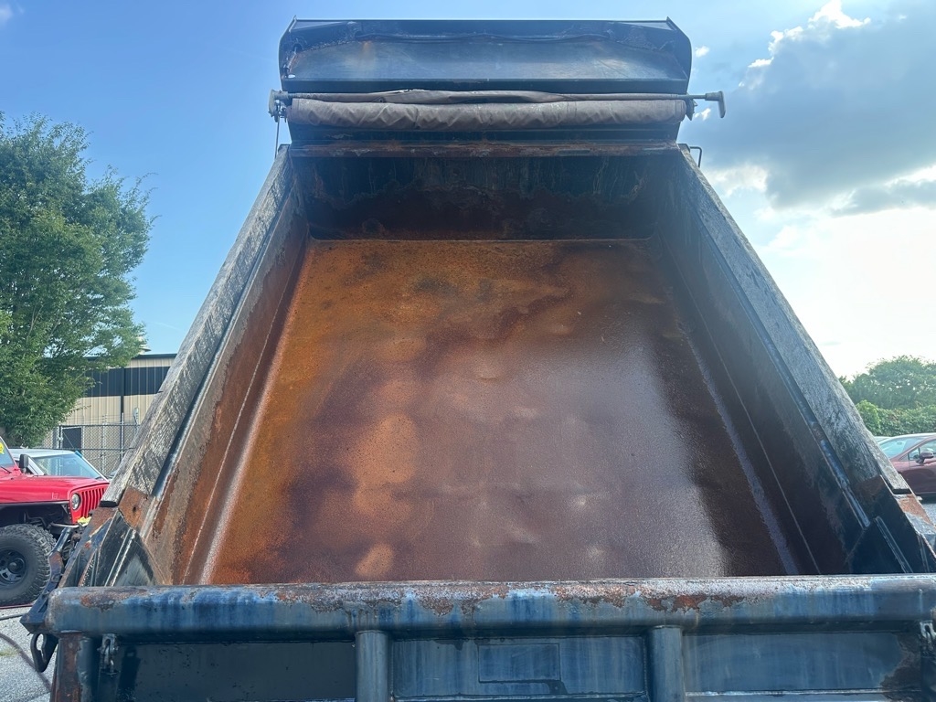 Ford Super Duty F-550 DRW 2WD Reg Cab 141" WB 60" CA XL 2012