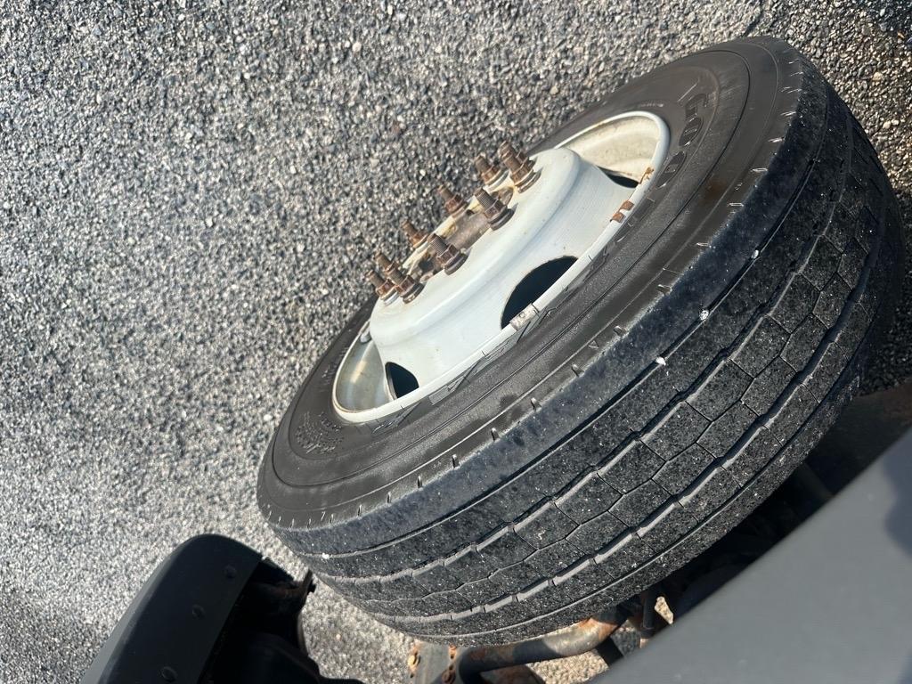 Ford Super Duty F-550 DRW 2WD Reg Cab 141" WB 60" CA XL 2012