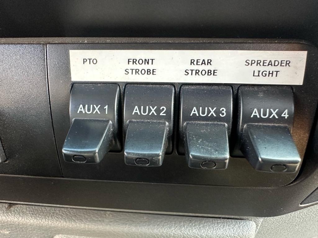 Ford Super Duty F-550 DRW 2WD Reg Cab 141" WB 60" CA XL 2012