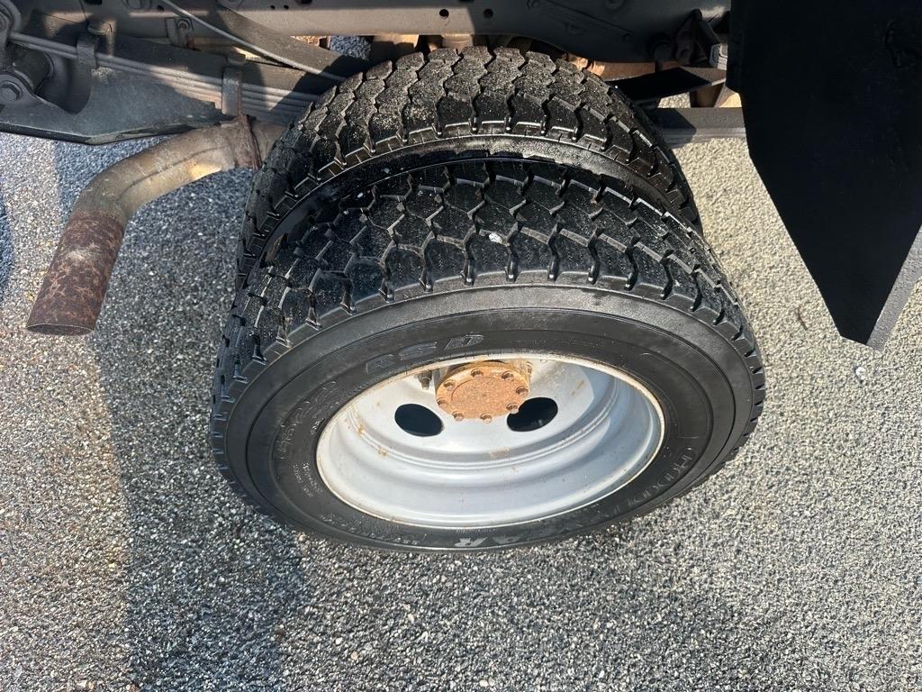 Ford Super Duty F-550 DRW 2WD Reg Cab 141" WB 60" CA XL 2012