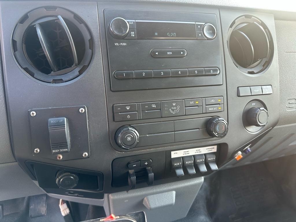 Ford Super Duty F-550 DRW 2WD Reg Cab 141" WB 60" CA XL 2012