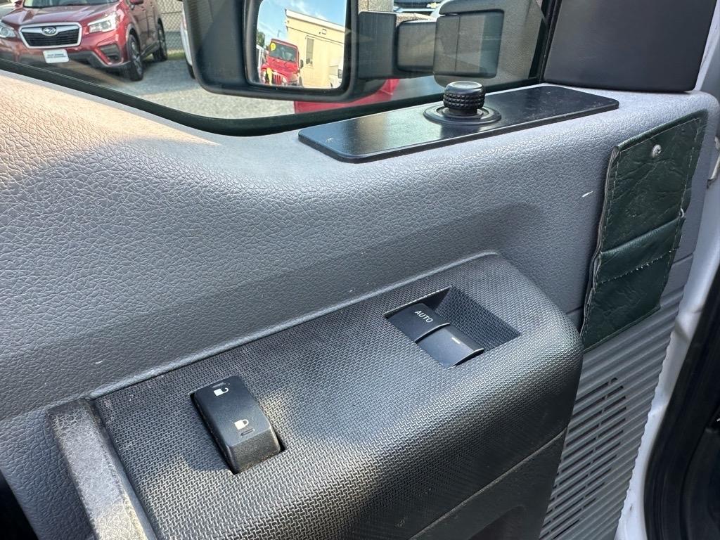 Ford Super Duty F-550 DRW 2WD Reg Cab 141" WB 60" CA XL 2012