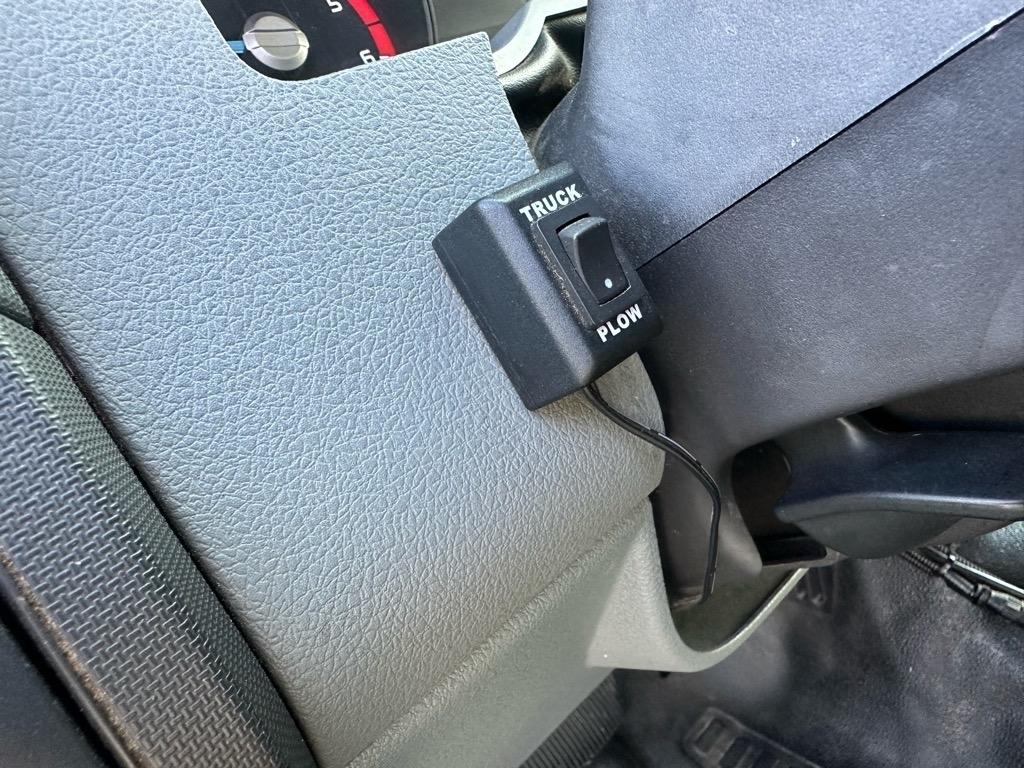Ford Super Duty F-550 DRW 2WD Reg Cab 141" WB 60" CA XL 2012