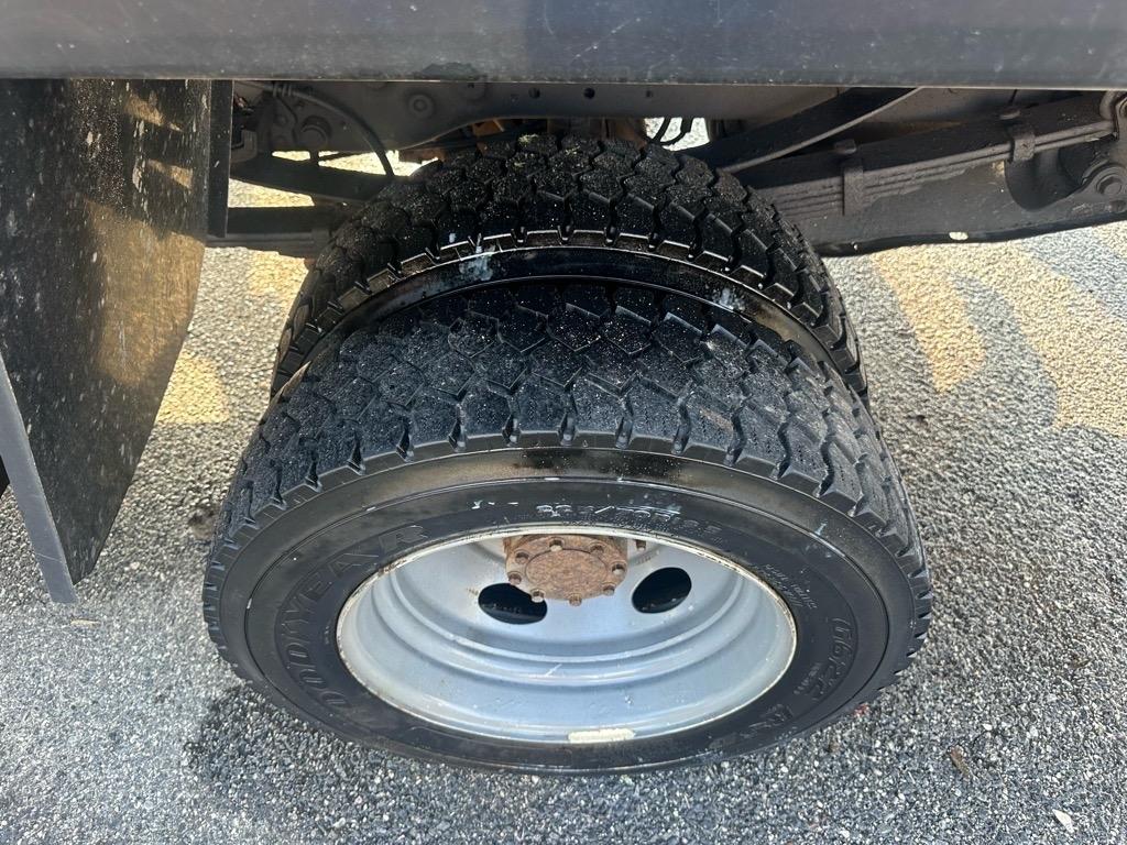 Ford Super Duty F-550 DRW 2WD Reg Cab 141" WB 60" CA XL 2012