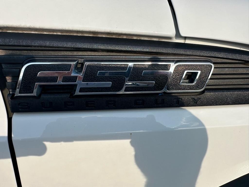 Ford Super Duty F-550 DRW 2WD Reg Cab 141" WB 60" CA XL 2012