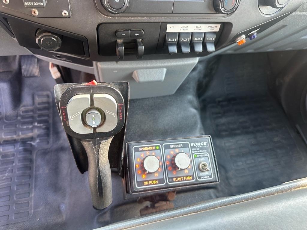 Ford Super Duty F-550 DRW 2WD Reg Cab 141" WB 60" CA XL 2012