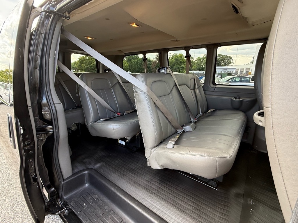 Chevrolet Express Passenger RWD 2500 135" LS 2014 Chevrolet Express Passenger RWD 2500 135" LS 2014