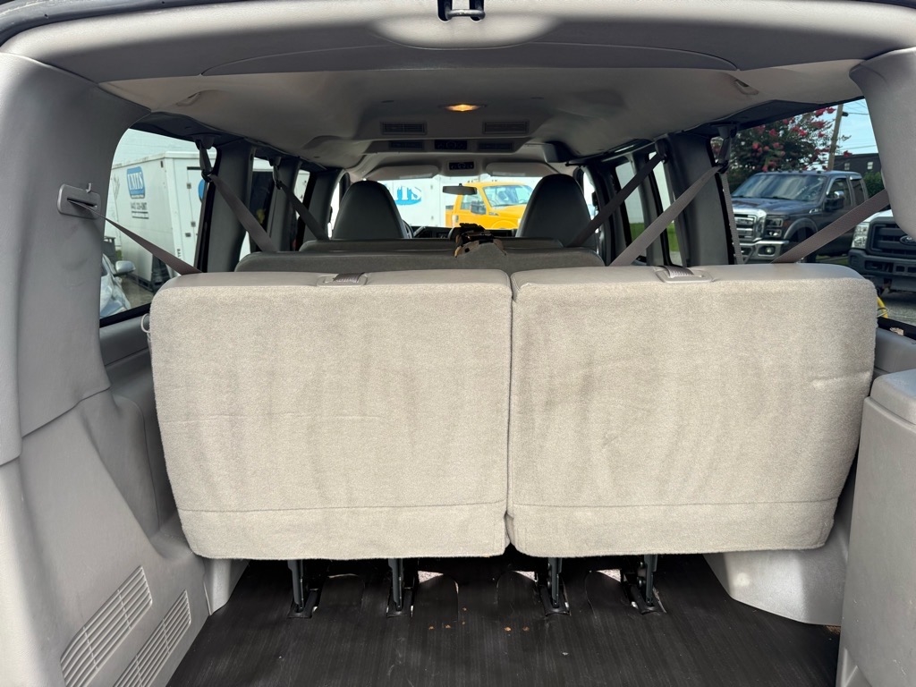 Chevrolet Express Passenger RWD 2500 135" LS 2014 Chevrolet Express Passenger RWD 2500 135" LS 2014