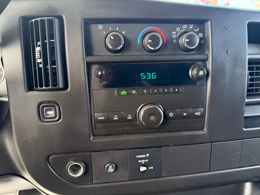 Chevrolet Express Passenger RWD 2500 135" LS 2014 Chevrolet Express Passenger RWD 2500 135" LS 2014