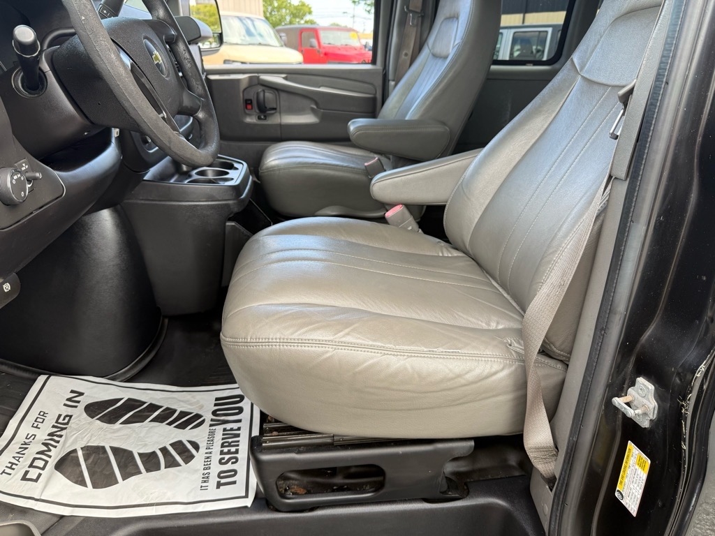 Chevrolet Express Passenger RWD 2500 135" LS 2014 Chevrolet Express Passenger RWD 2500 135" LS 2014