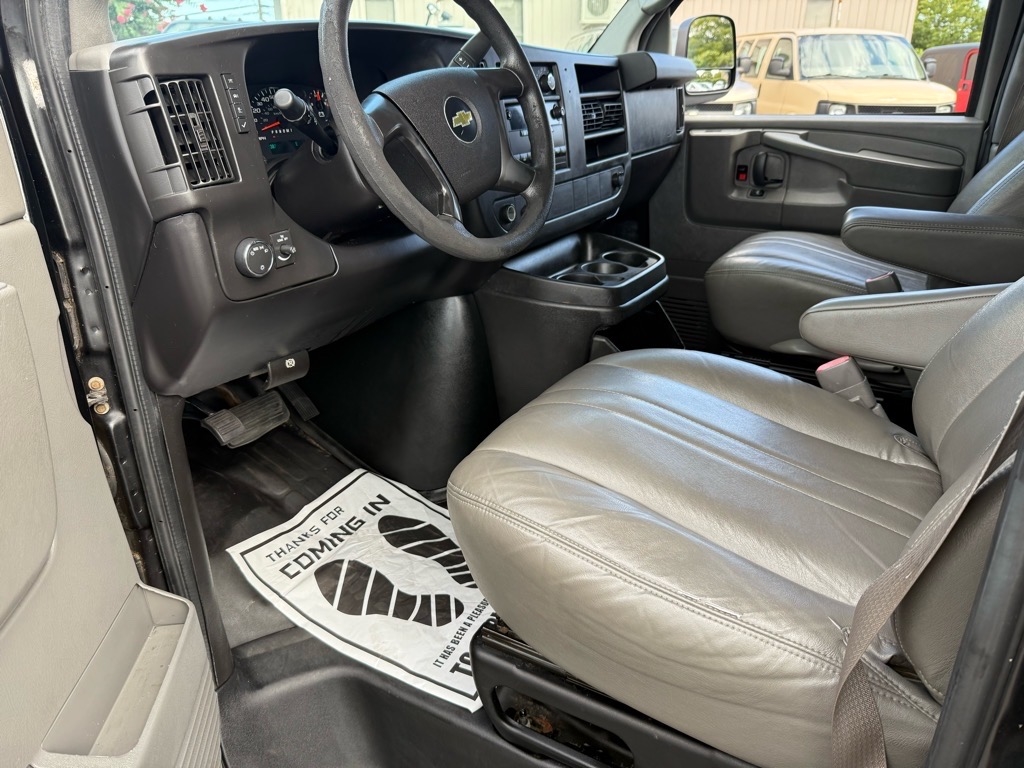 Chevrolet Express Passenger RWD 2500 135" LS 2014 Chevrolet Express Passenger RWD 2500 135" LS 2014