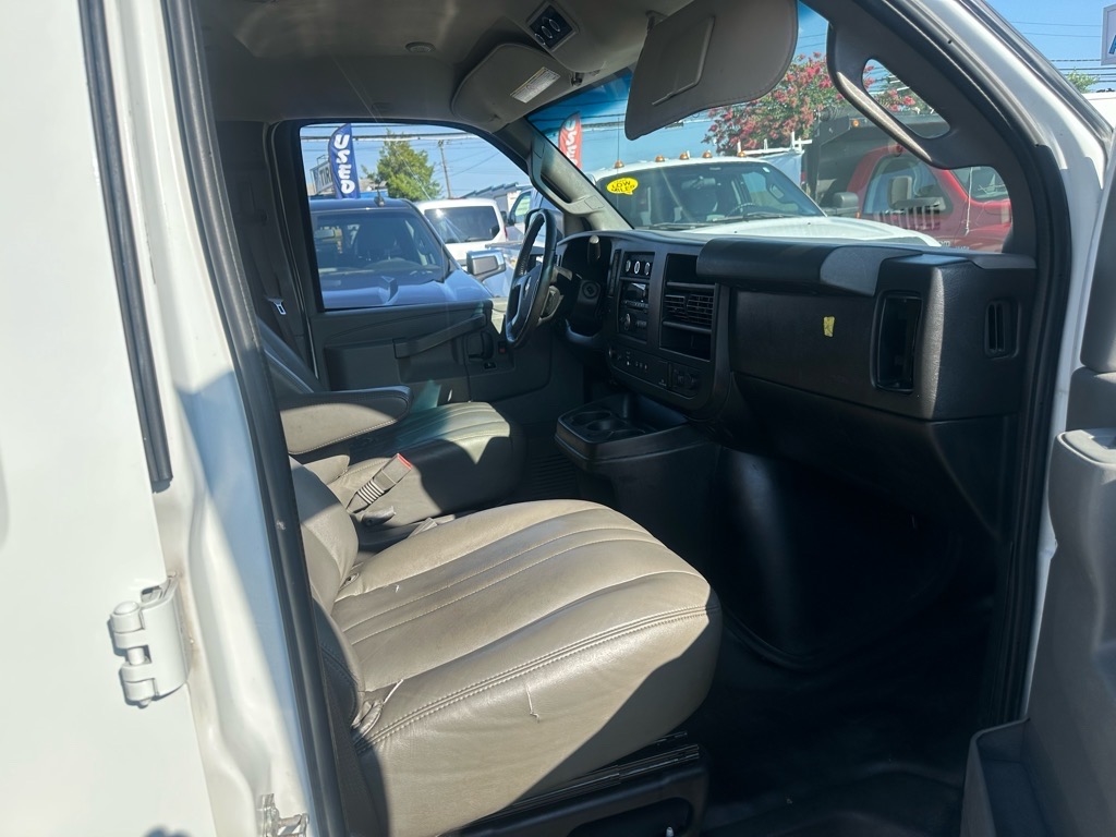 Chevrolet Express Passenger RWD 2500 135" LS 2019 Chevrolet Express Passenger RWD 2500 135" LS 2019