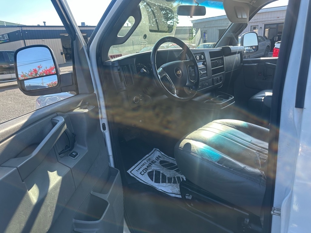 Chevrolet Express Passenger RWD 2500 135" LS 2019 Chevrolet Express Passenger RWD 2500 135" LS 2019