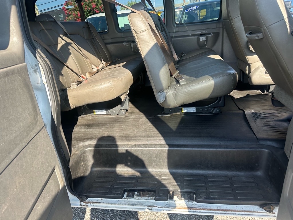 Chevrolet Express Passenger RWD 2500 135" LS 2019