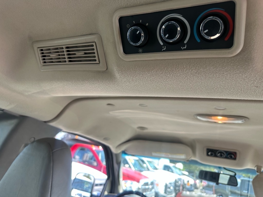 Chevrolet Express Passenger RWD 2500 135" LS 2019