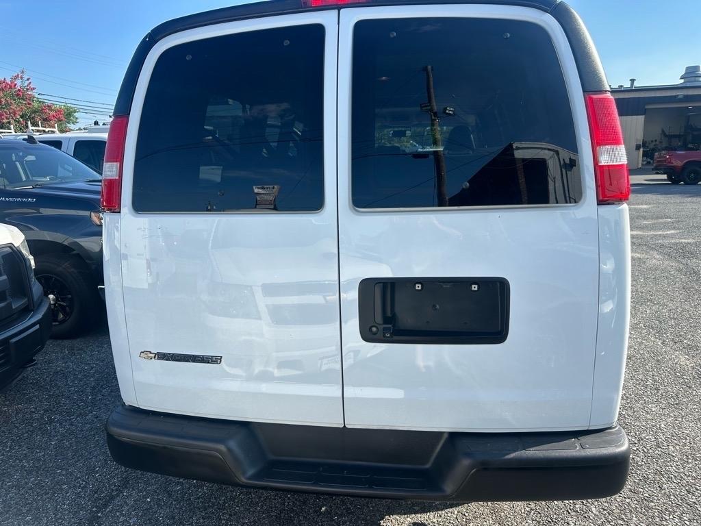 Chevrolet Express Passenger RWD 2500 135" LS 2019