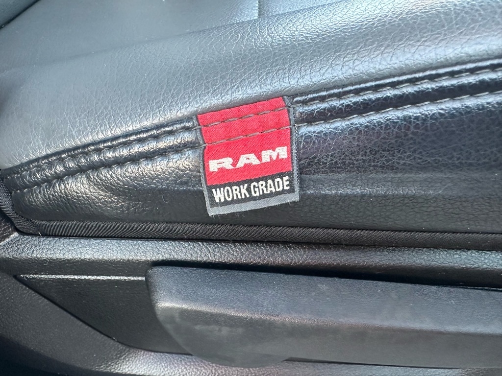 RAM 2500 Tradesman 4x4 Crew Cab 8' Box 2020