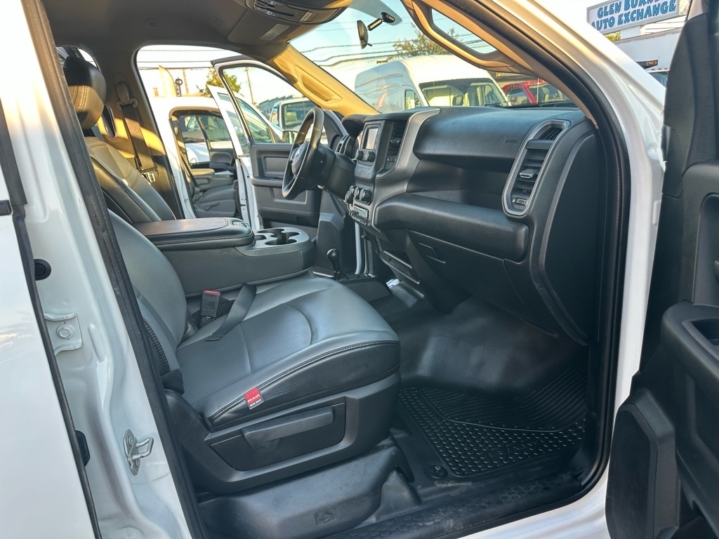 RAM 2500 Tradesman 4x4 Crew Cab 8' Box 2020