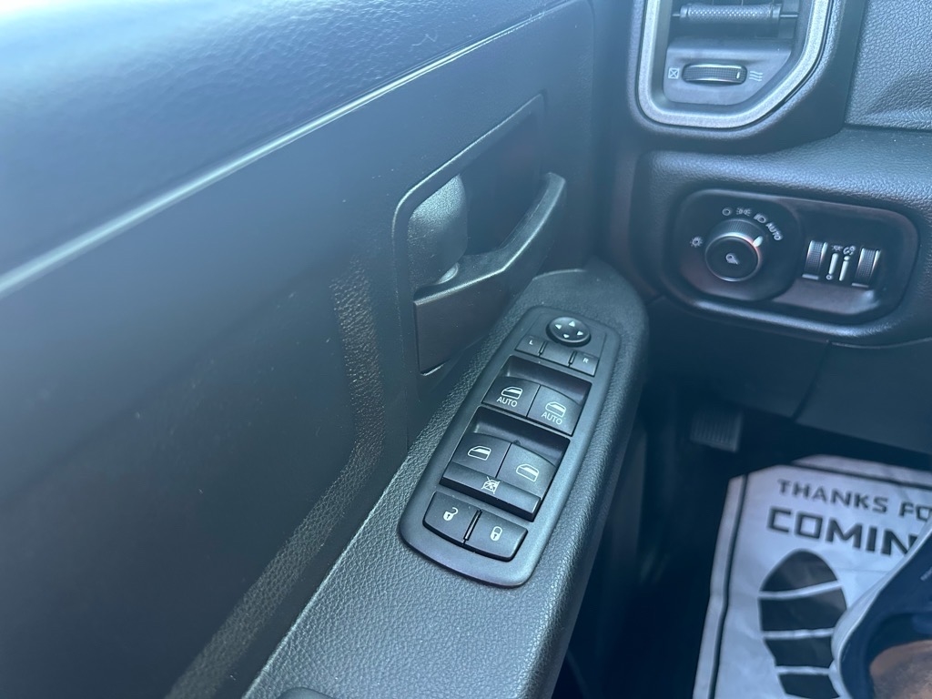 RAM 2500 Tradesman 4x4 Crew Cab 8' Box 2020