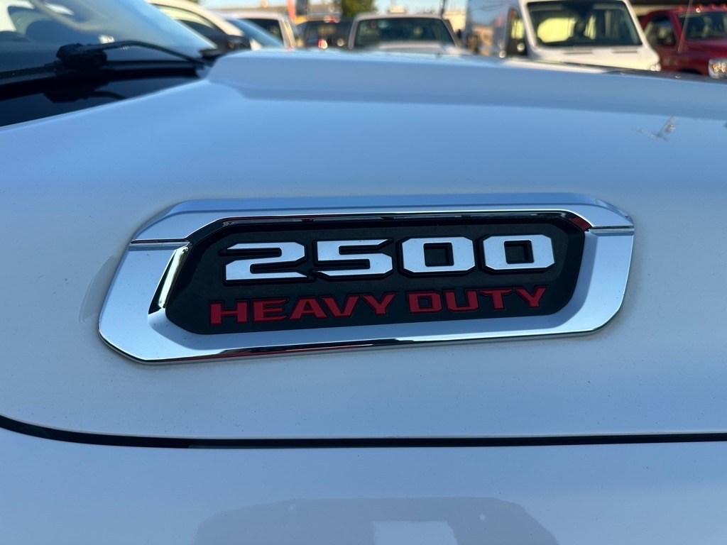 RAM 2500 Tradesman 4x4 Crew Cab 8' Box 2020