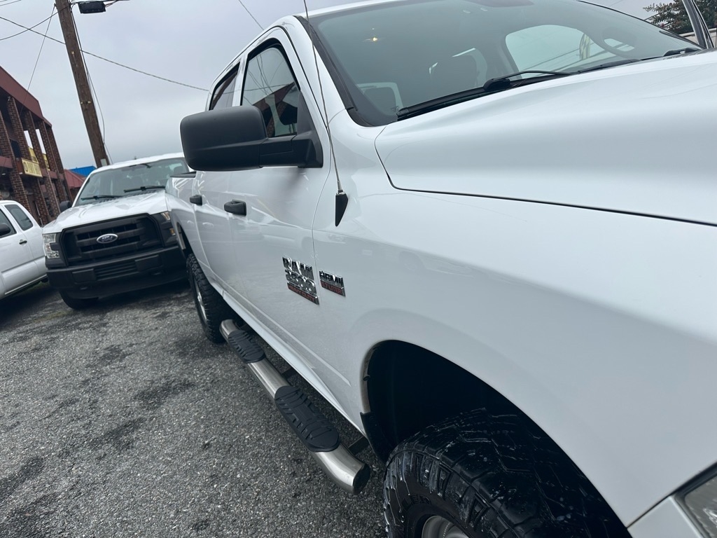 RAM 2500 Tradesman 4x4 Crew Cab 6'4" Box 2018 RAM 2500 Tradesman 4x4 Crew Cab 6'4" Box 2018