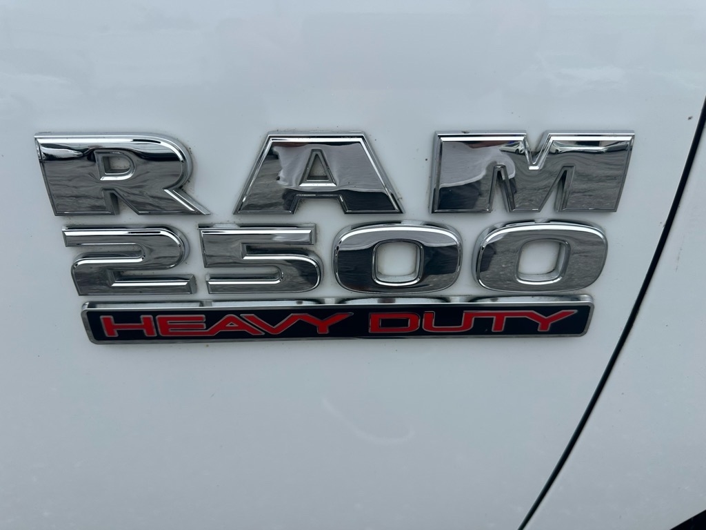 RAM 2500 Tradesman 4x4 Crew Cab 6'4" Box 2018 RAM 2500 Tradesman 4x4 Crew Cab 6'4" Box 2018