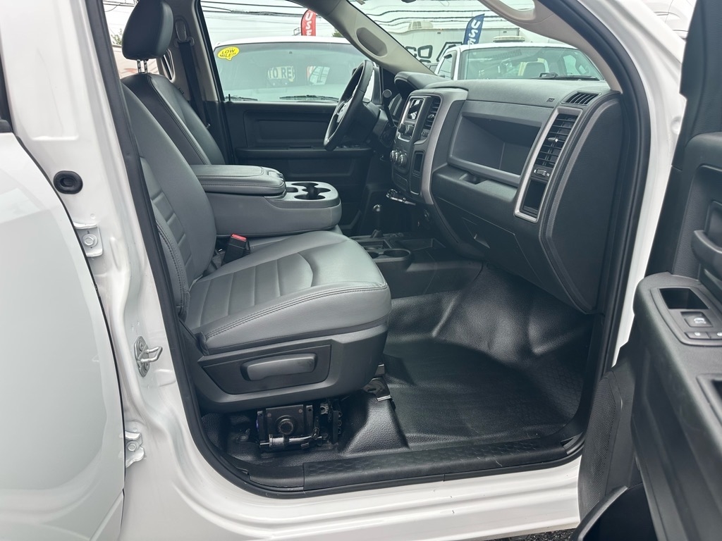 RAM 2500 Tradesman 4x4 Crew Cab 6'4" Box 2018 RAM 2500 Tradesman 4x4 Crew Cab 6'4" Box 2018