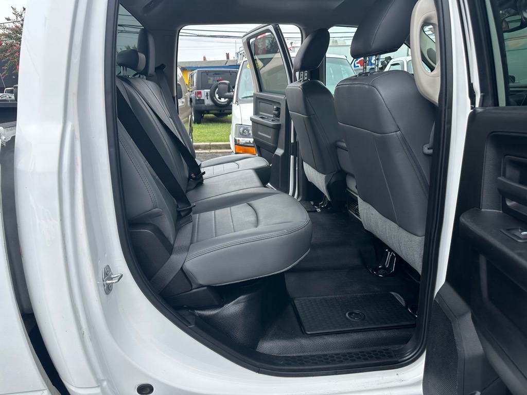 RAM 2500 Tradesman 4x4 Crew Cab 6'4" Box 2018 RAM 2500 Tradesman 4x4 Crew Cab 6'4" Box 2018