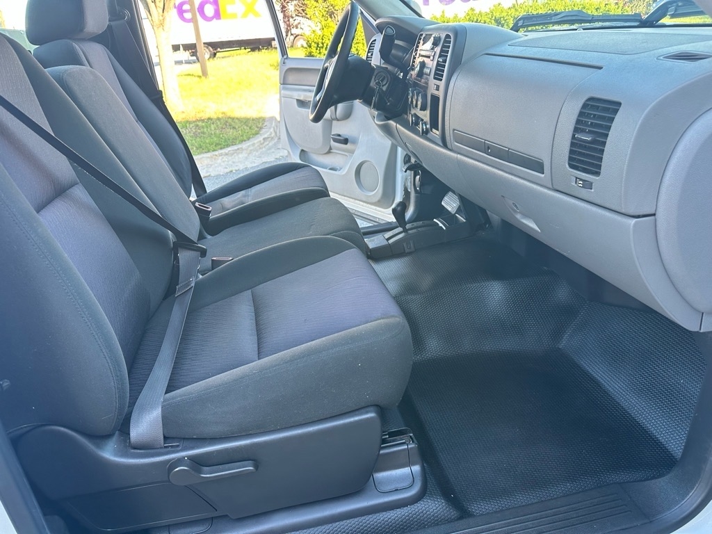 Chevrolet Silverado 2500HD 4WD Reg Cab 133.7" Work Truck 2013 Chevrolet Silverado 2500HD 4WD Reg Cab 133.7" Work Truck 2013