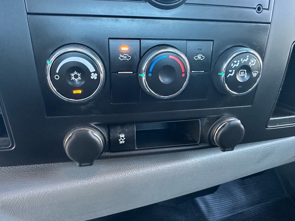 Chevrolet Silverado 2500HD 4WD Reg Cab 133.7" Work Truck 2013 Chevrolet Silverado 2500HD 4WD Reg Cab 133.7" Work Truck 2013