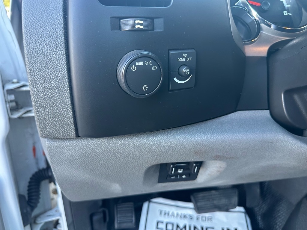 Chevrolet Silverado 2500HD 4WD Reg Cab 133.7" Work Truck 2013 Chevrolet Silverado 2500HD 4WD Reg Cab 133.7" Work Truck 2013