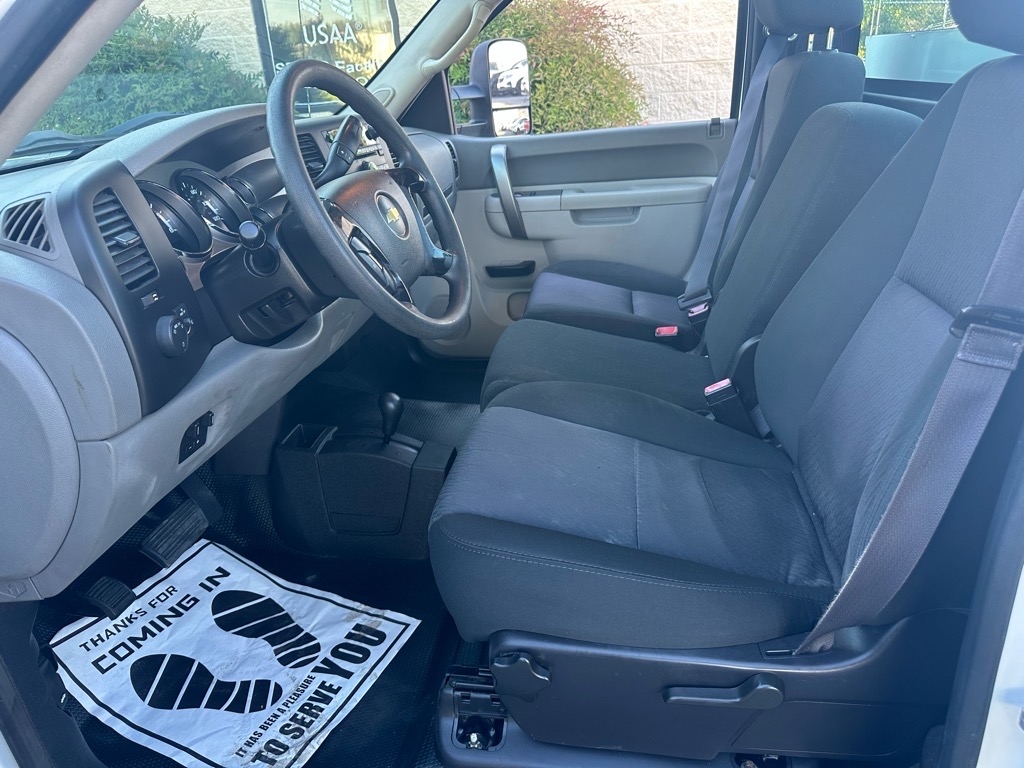 Chevrolet Silverado 2500HD 4WD Reg Cab 133.7" Work Truck 2013 Chevrolet Silverado 2500HD 4WD Reg Cab 133.7" Work Truck 2013