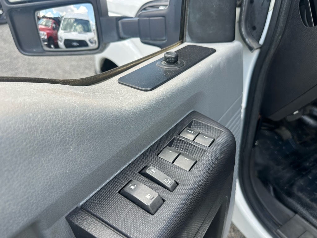 Ford Super Duty F-350 SRW 4WD Crew Cab 172" XL 2012 Ford Super Duty F-350 SRW 4WD Crew Cab 172" XL 2012