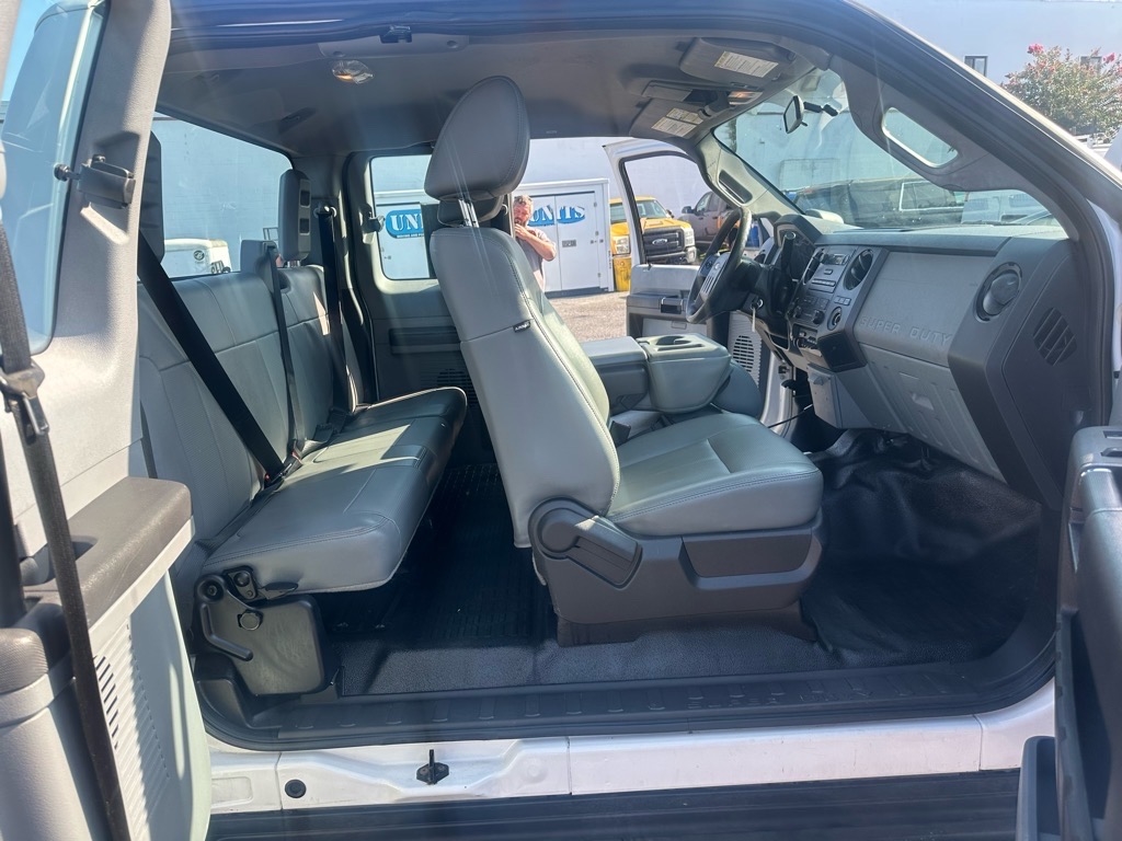 Ford Super Duty F-350 SRW 4WD SuperCab 162" WB 60" CA XL 2012 Ford Super Duty F-350 SRW 4WD SuperCab 162" WB 60" CA XL 2012