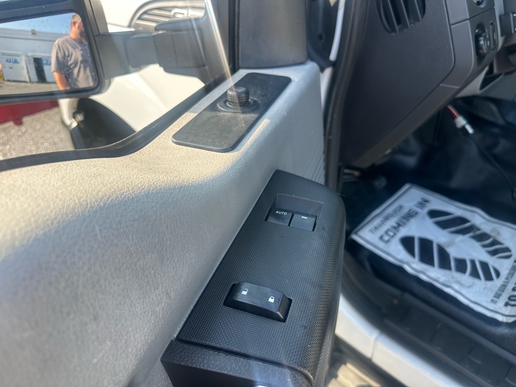Ford Super Duty F-350 SRW 4WD SuperCab 162" WB 60" CA XL 2012 Ford Super Duty F-350 SRW 4WD SuperCab 162" WB 60" CA XL 2012