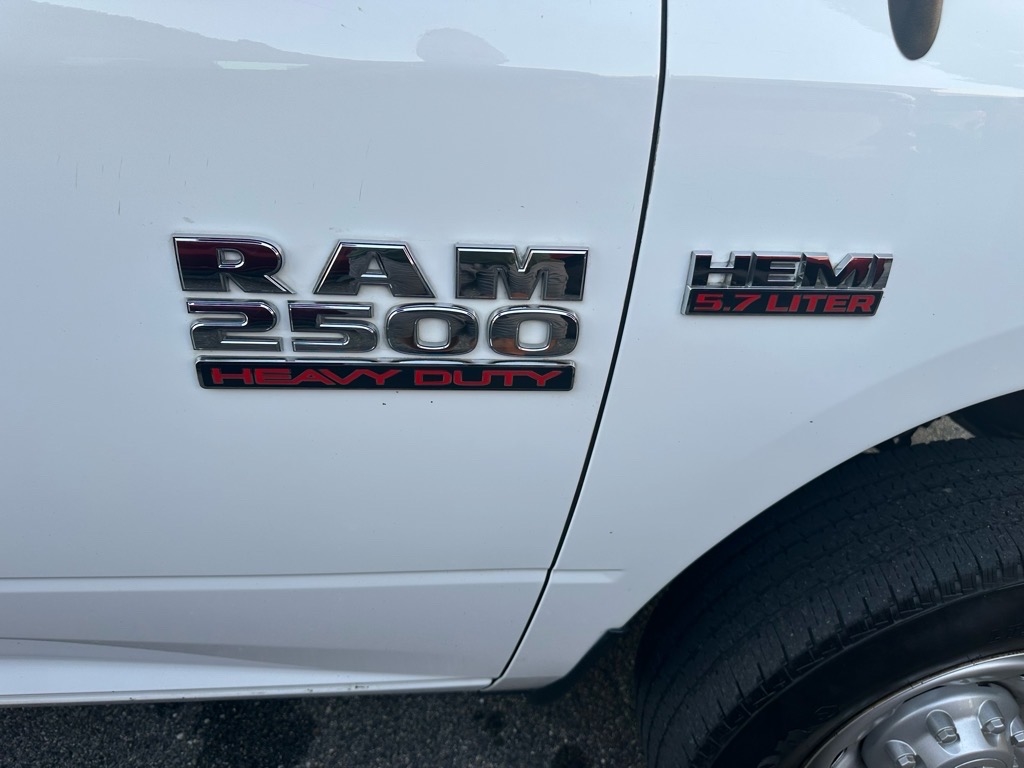 RAM 2500 Tradesman 4x4 Crew Cab 6'4" Box 2018 RAM 2500 Tradesman 4x4 Crew Cab 6'4" Box 2018